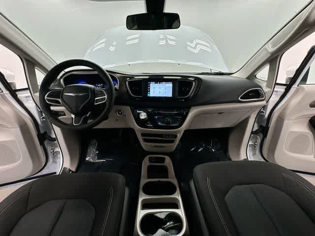 Used 2022 Chrysler Voyager LX FWD image 20