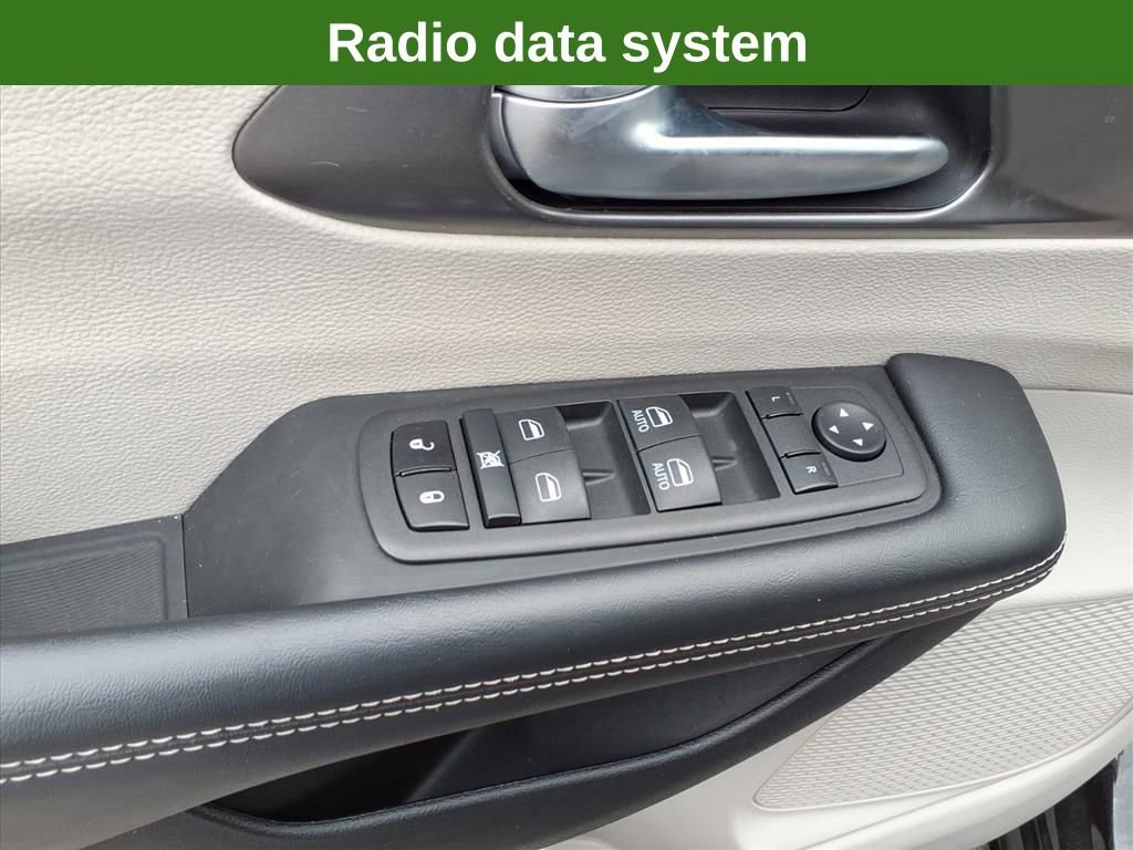 Used 2023 Chrysler Pacifica Touring-L FWD image 22