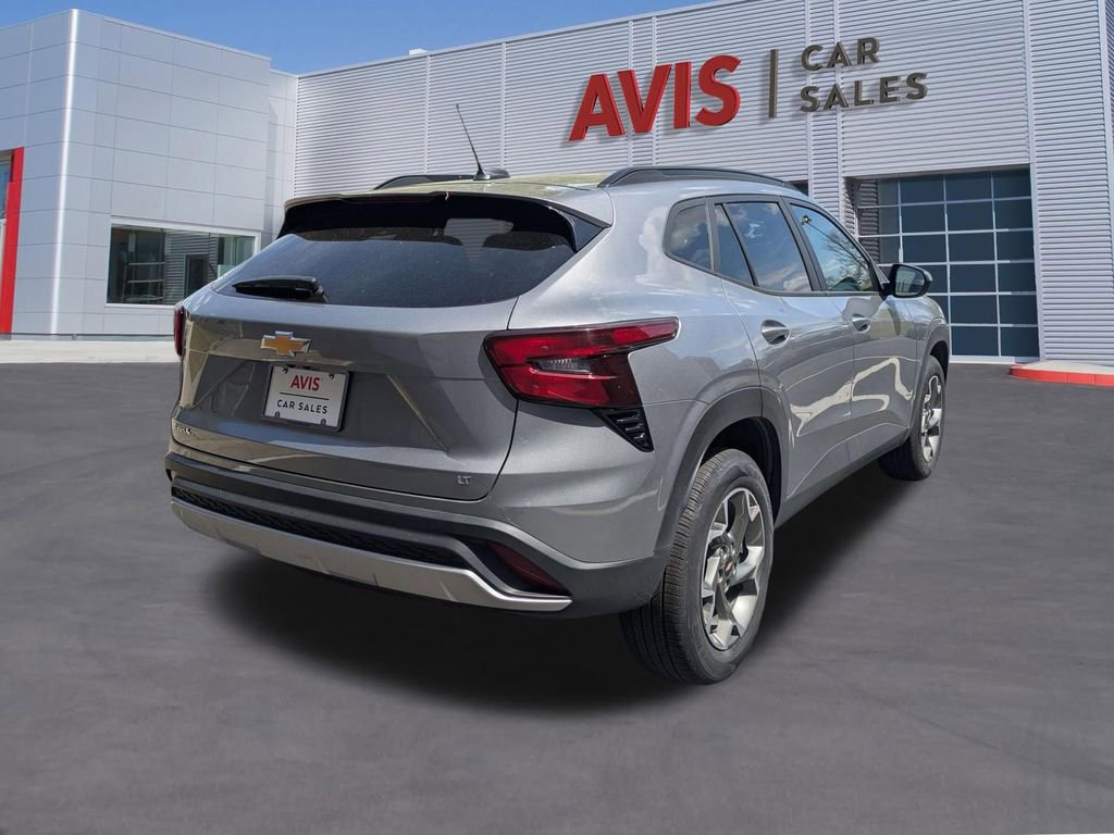 Used 2025 Chevrolet Trax LT w/ LT Convenience Package image 6