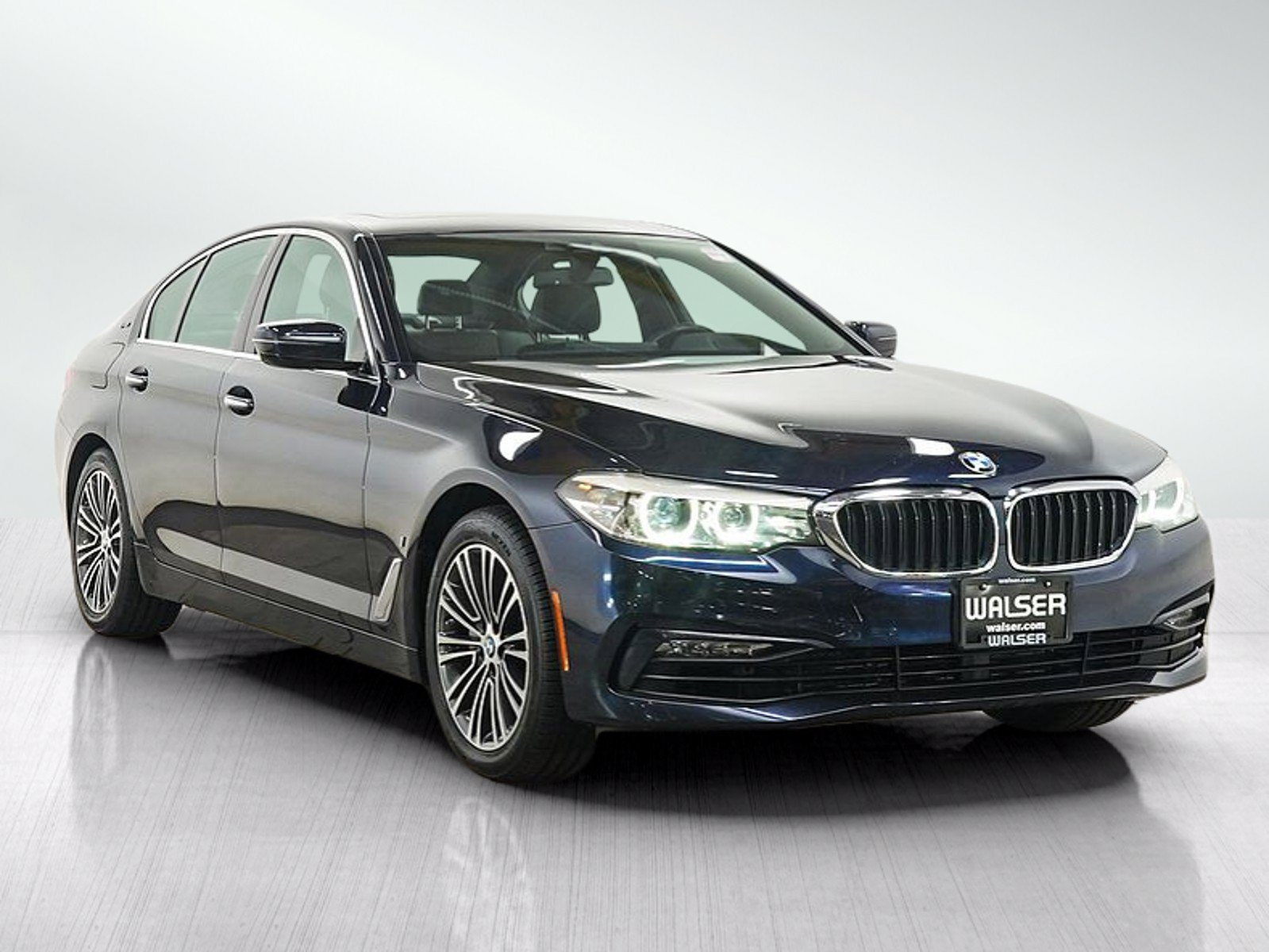Used 2018 BMW 530e xDrive w/ Premium Package 2 AWD/4WD image 8