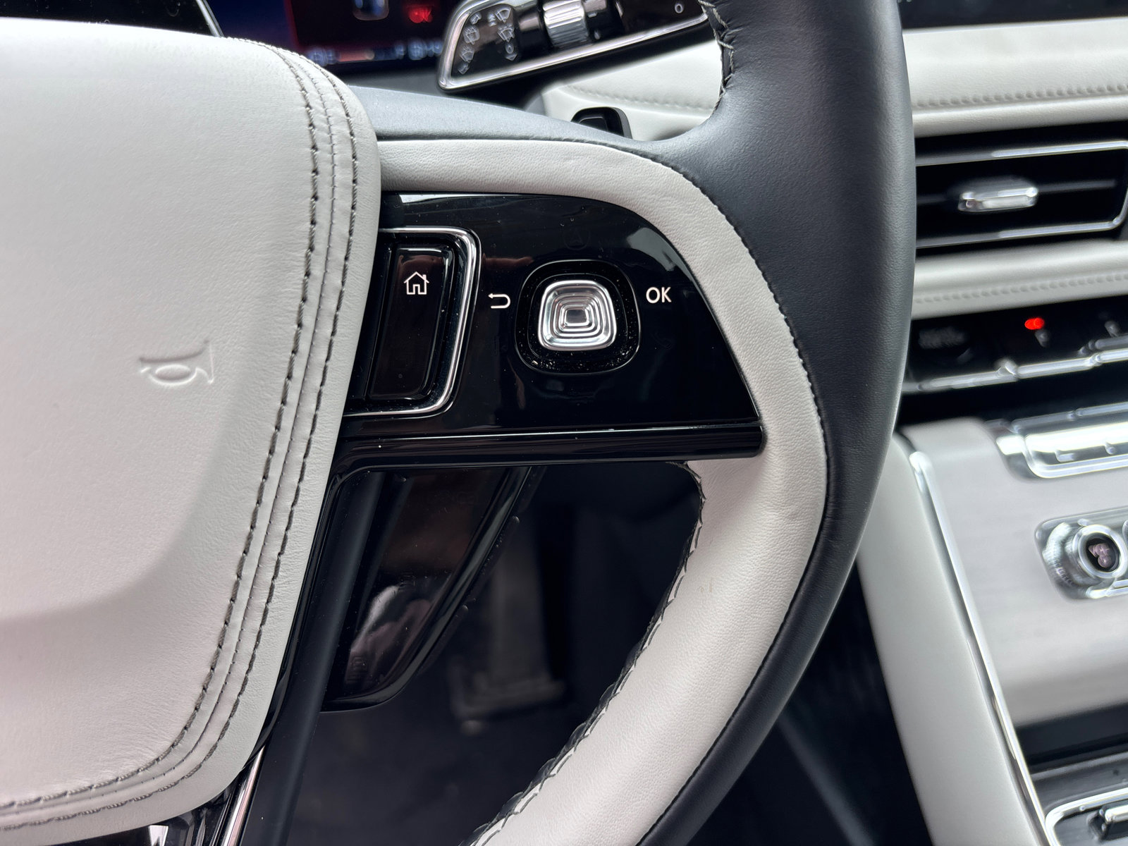 New 2026 Lincoln Aviator Reserve w/ Illumination Package AWD/4WD image 18