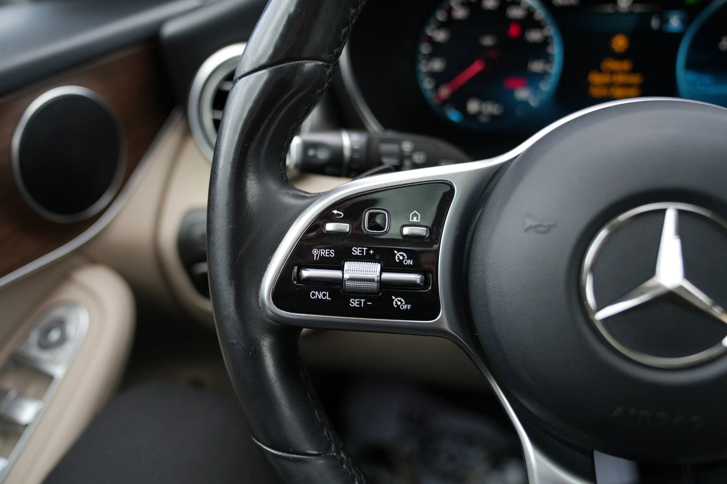 Used 2021 Mercedes-Benz GLC 300 4MATIC w/ Premium Package image 18