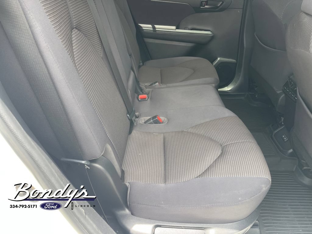 Used 2023 Toyota Highlander LE FWD image 16
