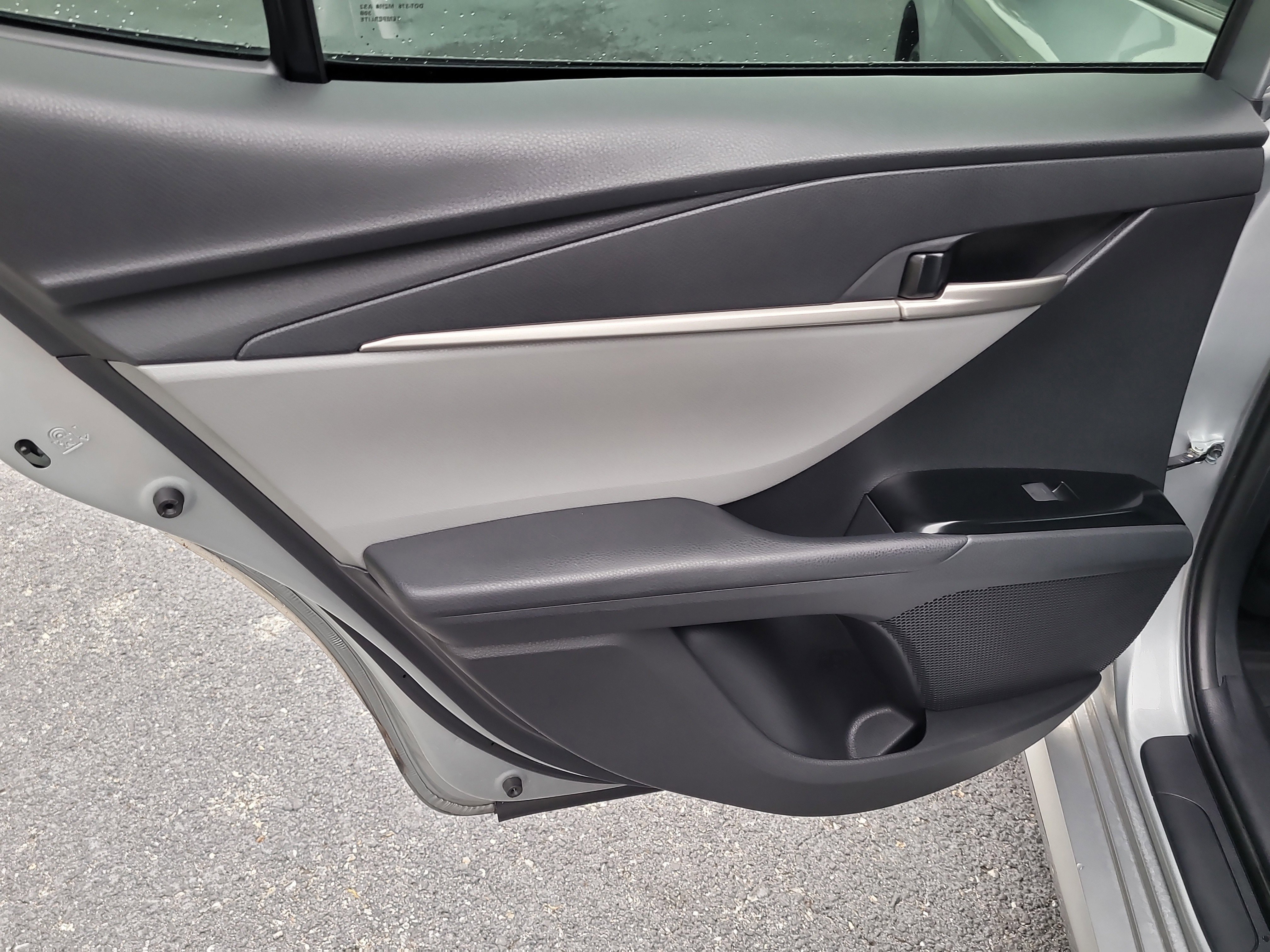 Used 2025 Toyota Camry LE image 11