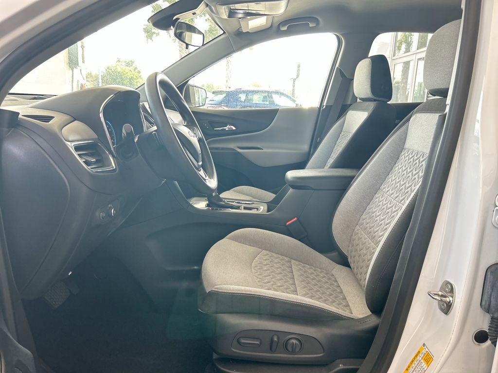 Used 2022 Chevrolet Equinox LS w/ LS Convenience Package FWD image 11