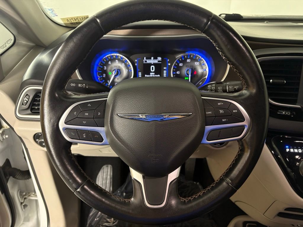 Used 2019 Chrysler Pacifica Touring-L image 18