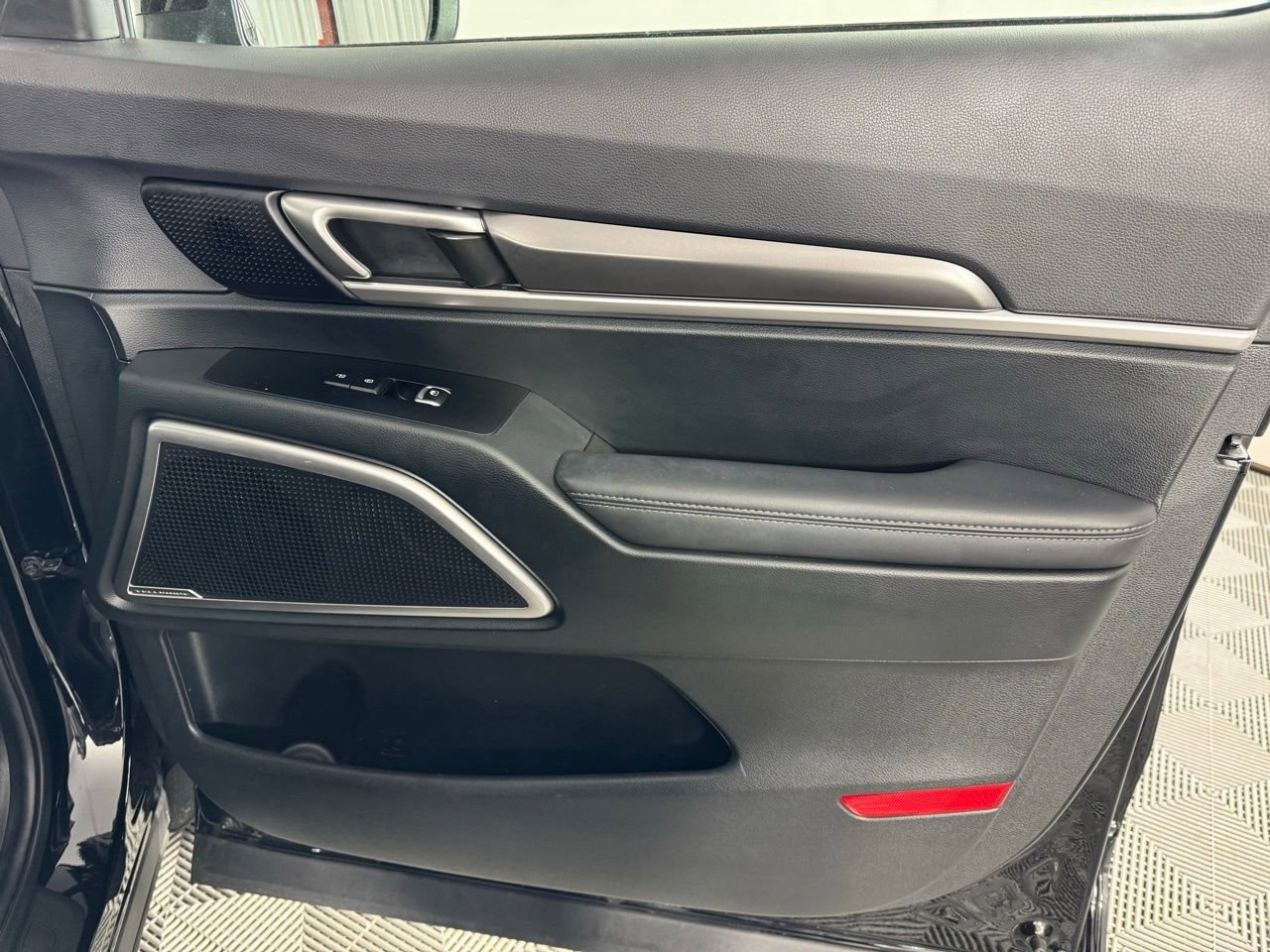 Used 2025 Kia Telluride S image 33