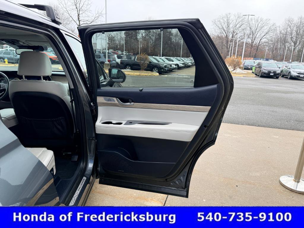 Used 2022 Hyundai Palisade Limited w/ Winter Package image 22