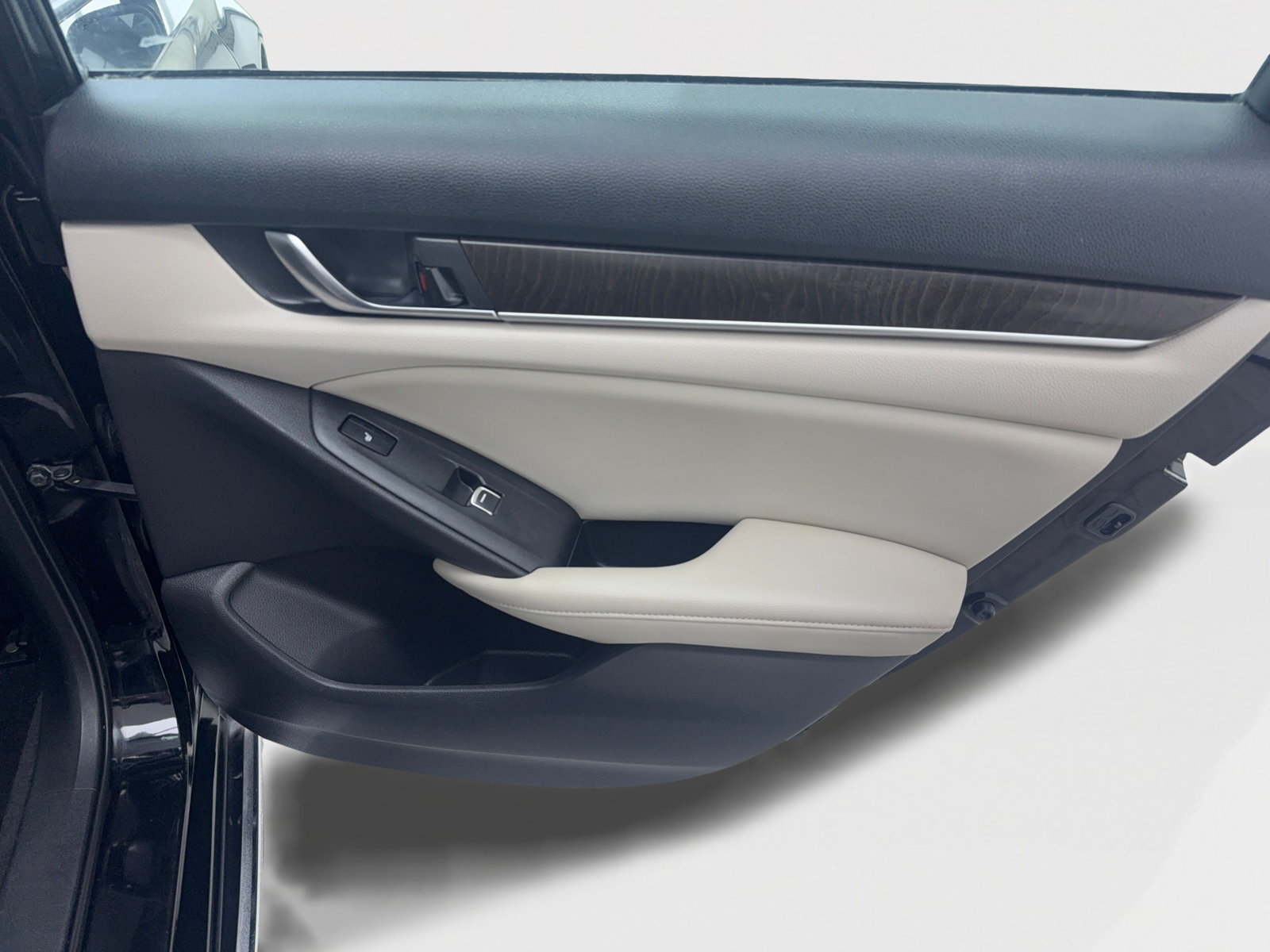 Used 2018 Honda Accord Touring image 39