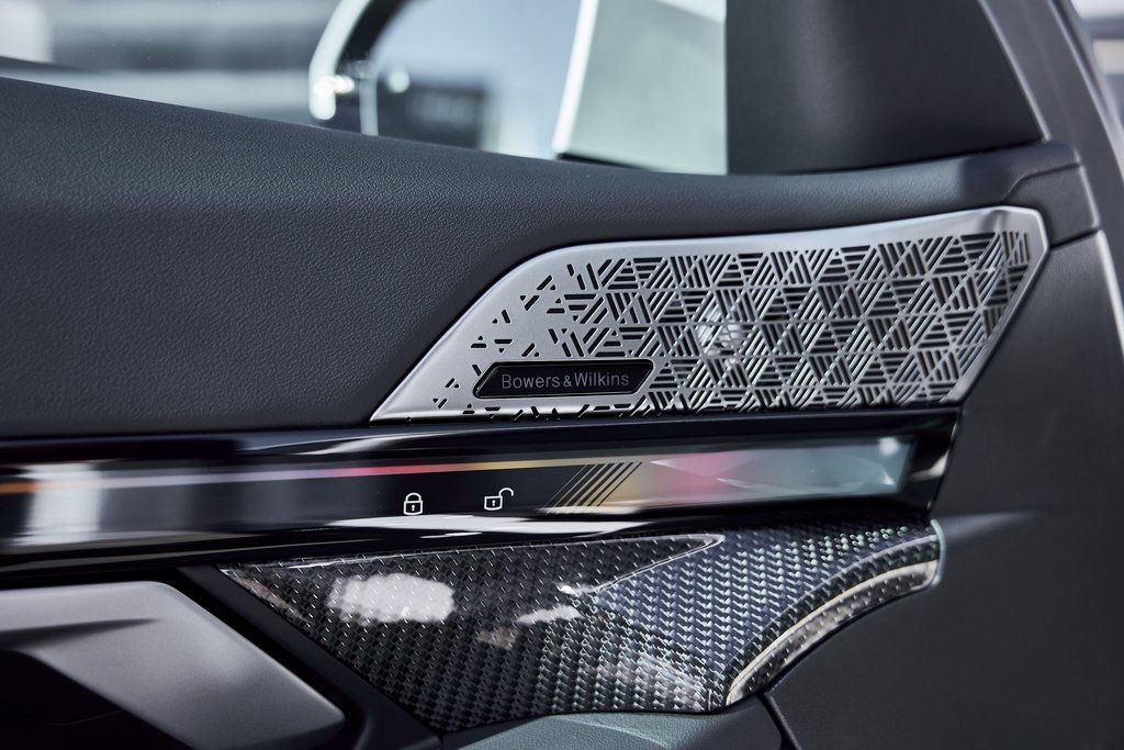 Used 2026 BMW 550e xDrive image 33