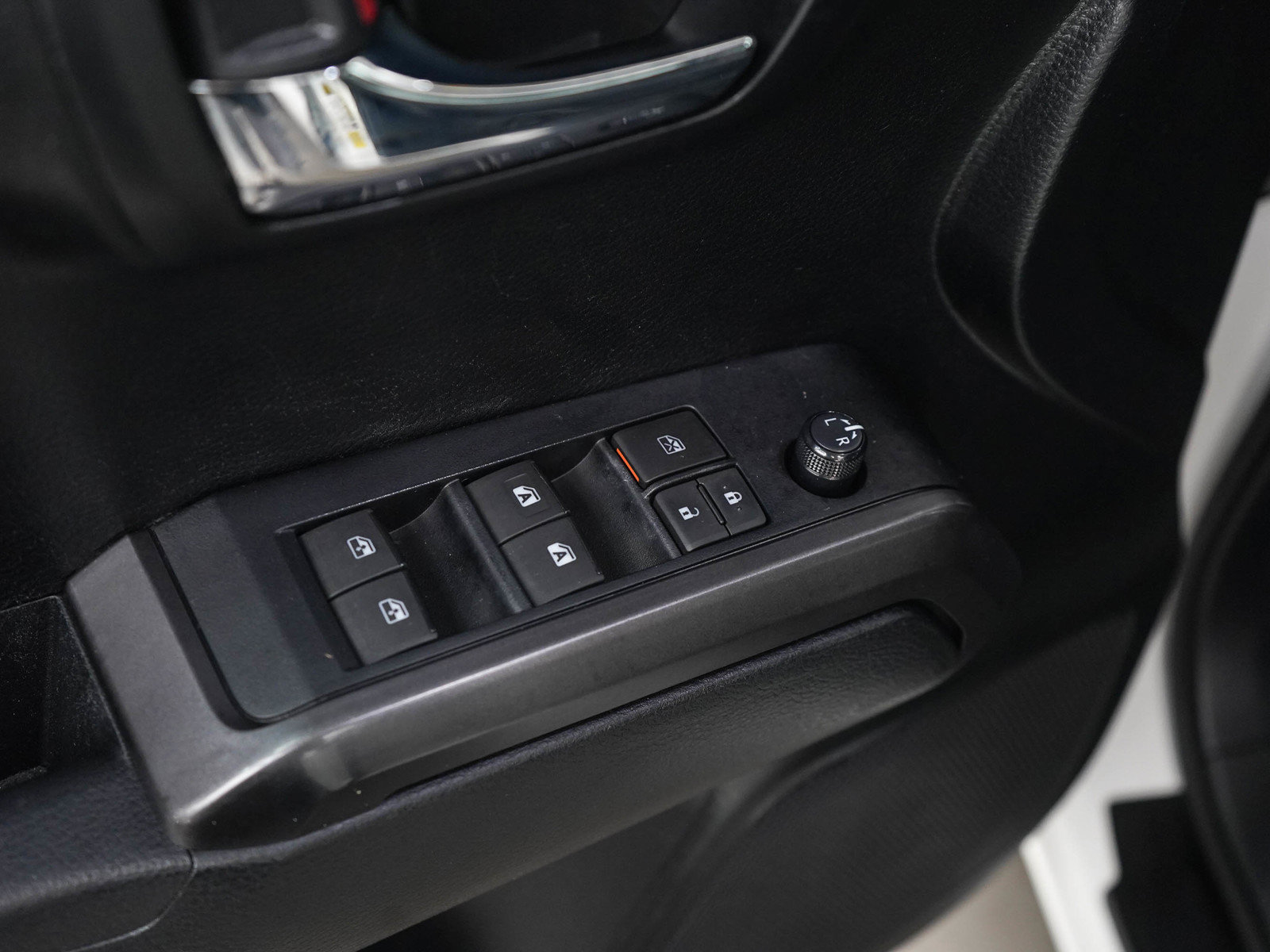Used 2021 Toyota Tacoma TRD Off-Road AWD/4WD image 19