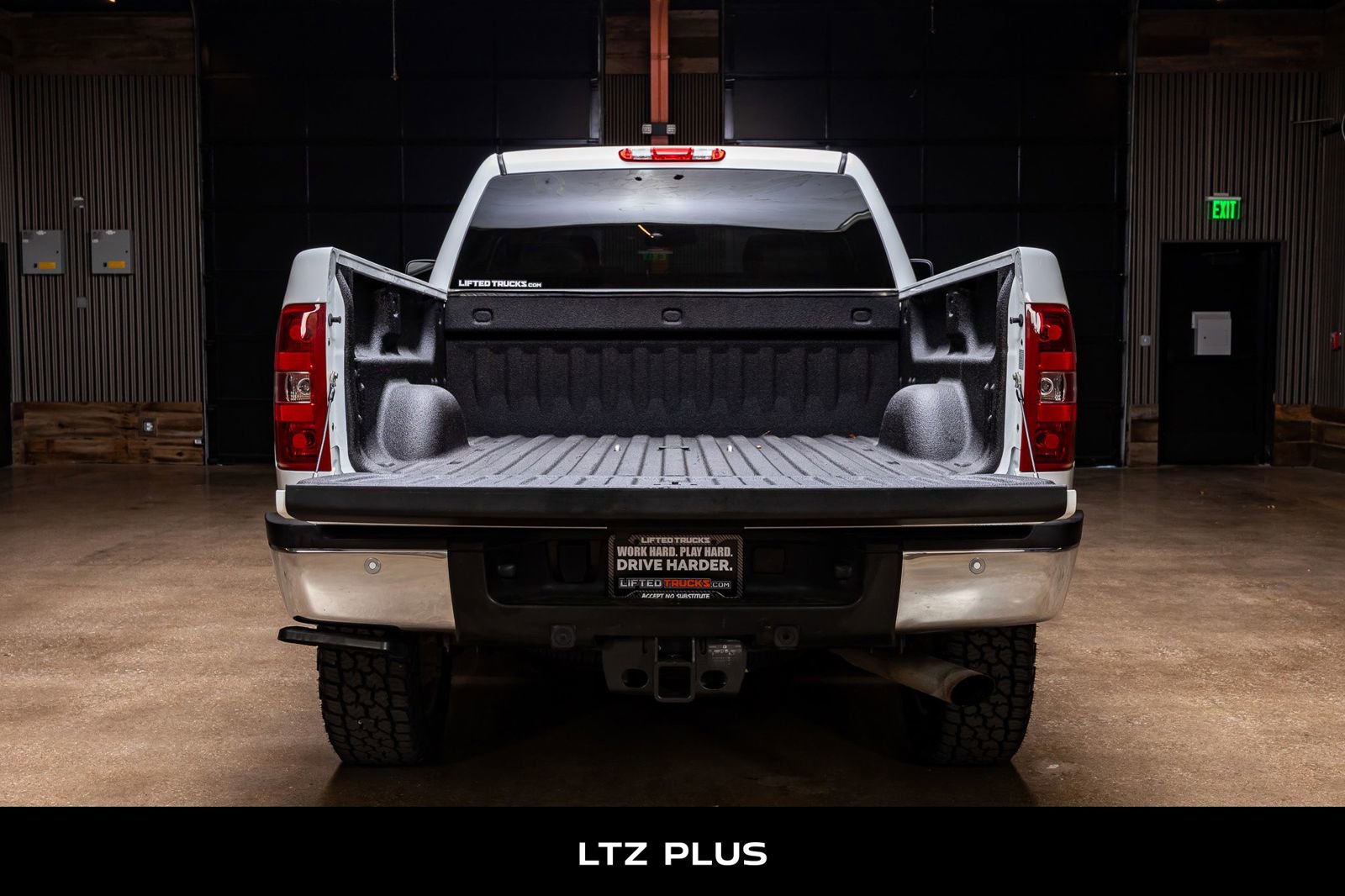 Used 2014 Chevrolet Silverado 2500 LTZ w/ LTZ Plus Package image 8