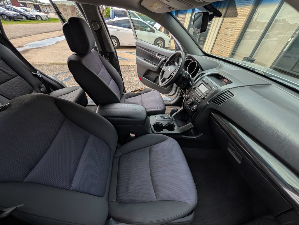 Used 2012 Kia Sorento LX w/ Convenience Pkg FWD image 10