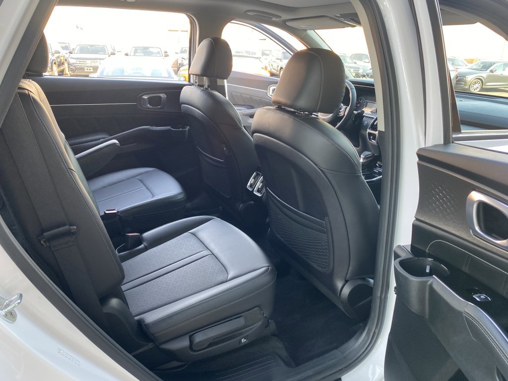 Used 2022 Kia Sorento SX image 19