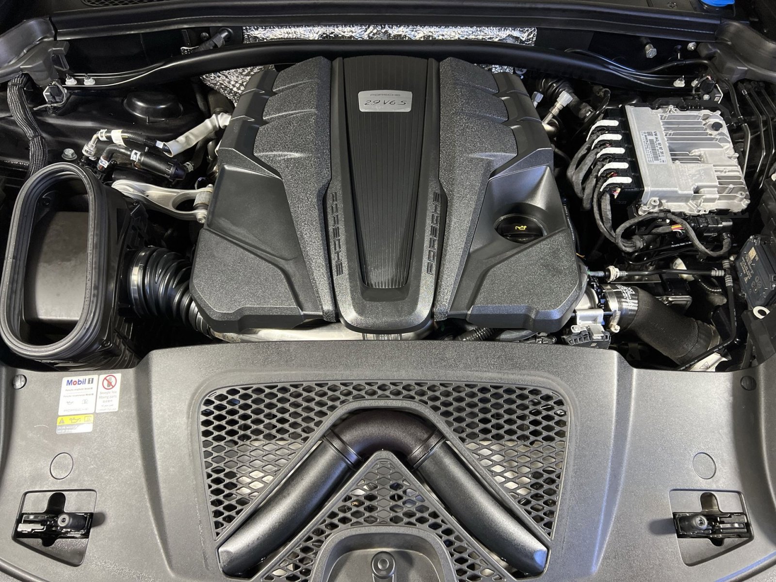 Used 2022 Porsche Macan S image 28