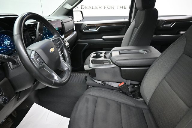 Used 2023 Chevrolet Silverado 1500 LT AWD/4WD image 16