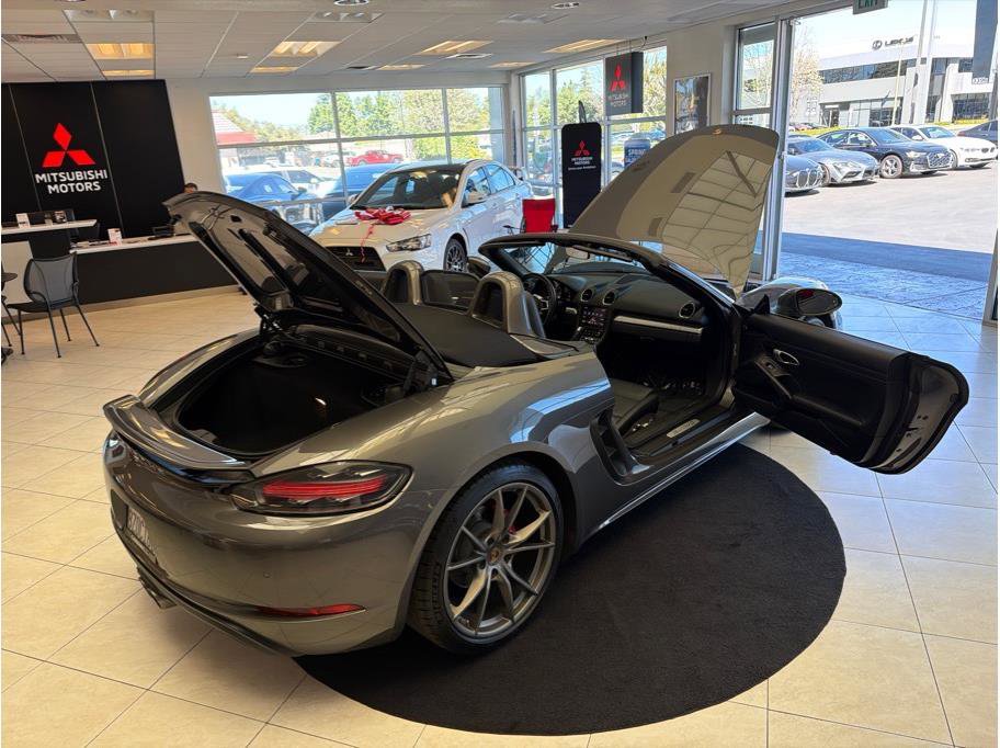 Used 2017 Porsche 718 Boxster S RWD image 36