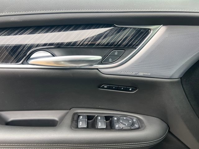 Used 2025 Cadillac XT6 Premium Luxury image 36