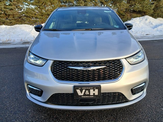 New 2026 Chrysler Pacifica Select image 2