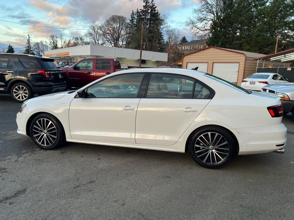 Used 2016 Volkswagen Jetta Sport w/ Lighting Package image 4