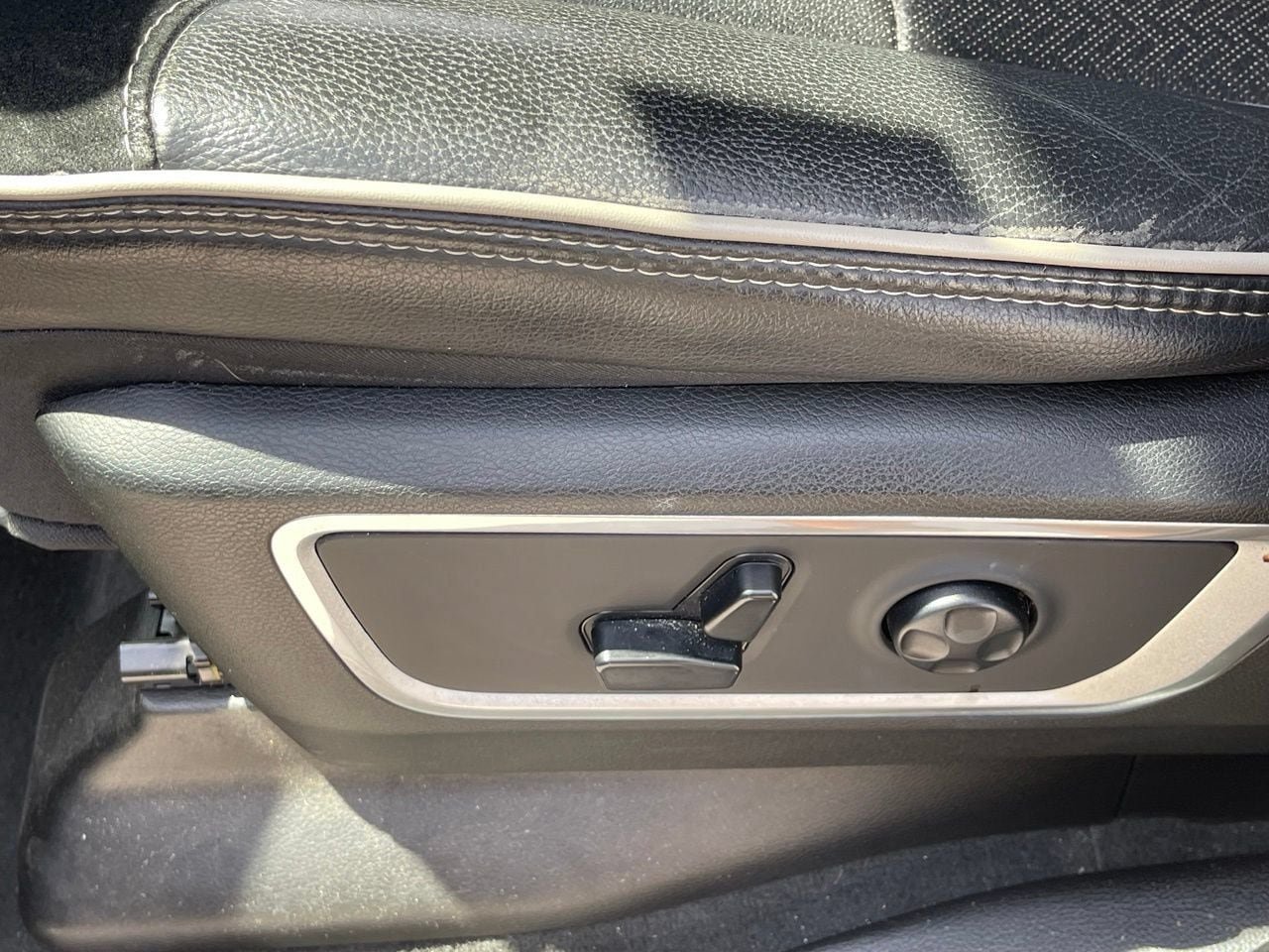 Used 2020 RAM 1500 Laramie AWD/4WD image 9