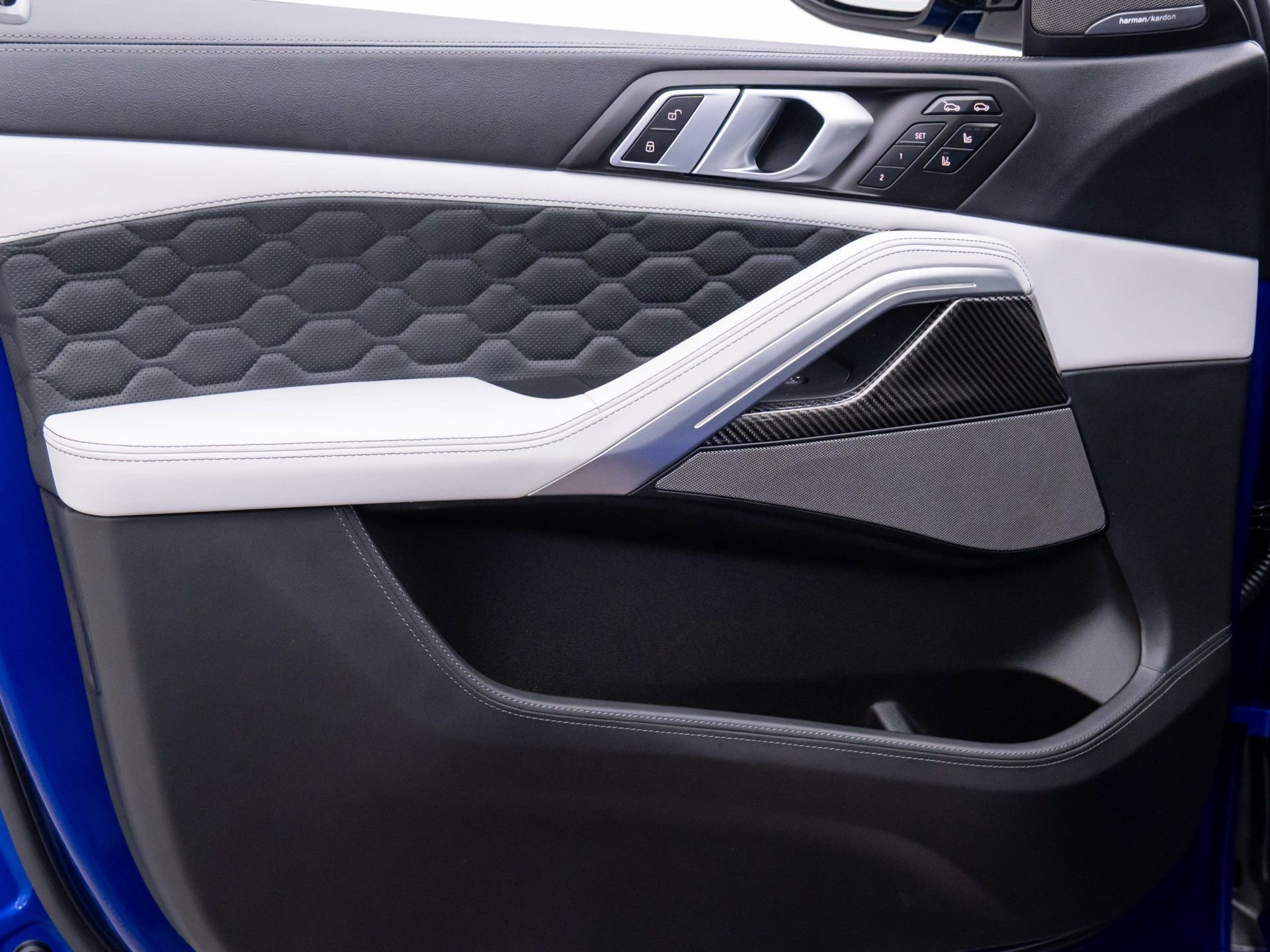 Used 2025 BMW X6 M Competition w/ Executive Package image 12