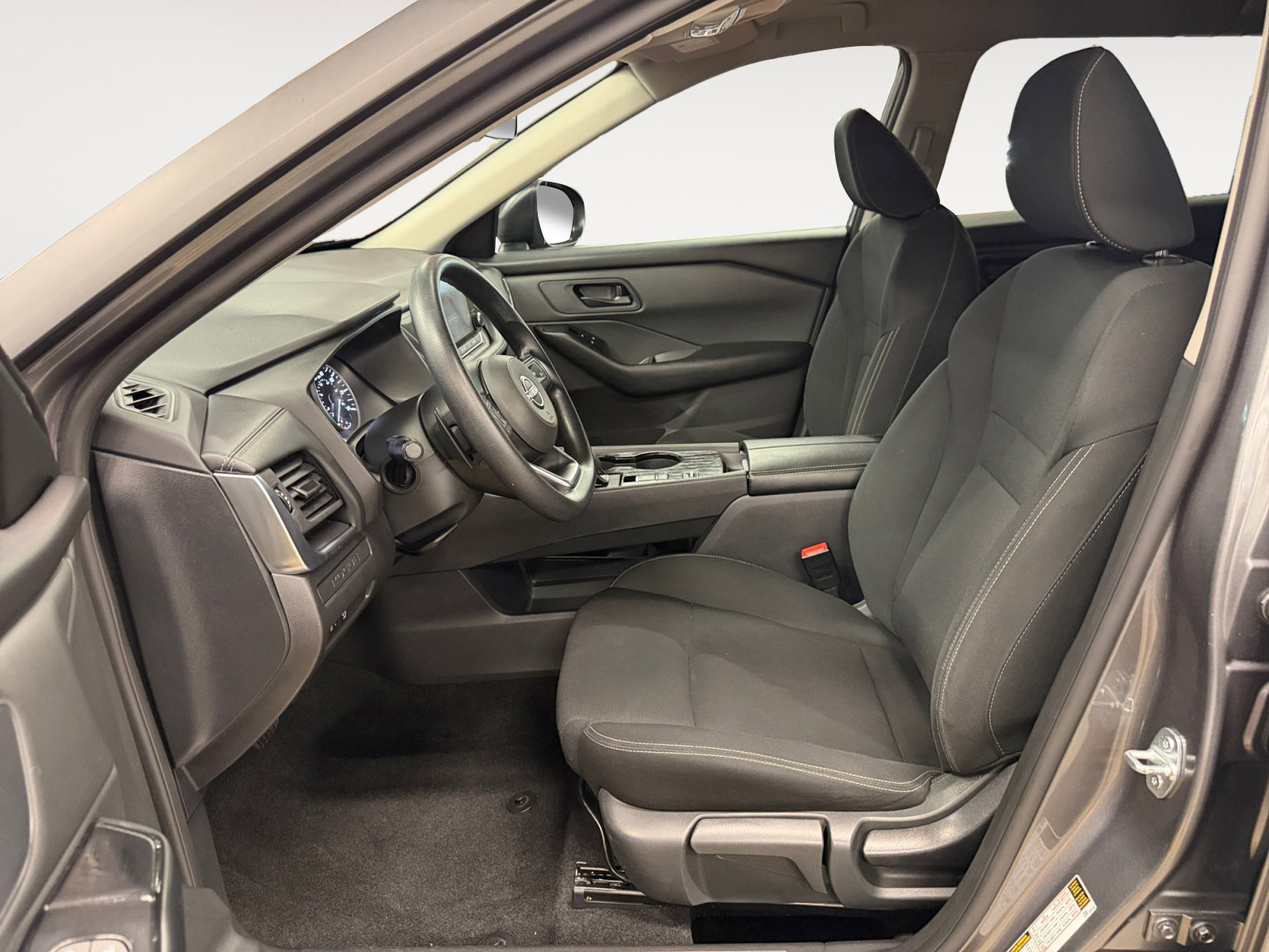 Used 2024 Nissan Rogue S FWD image 23