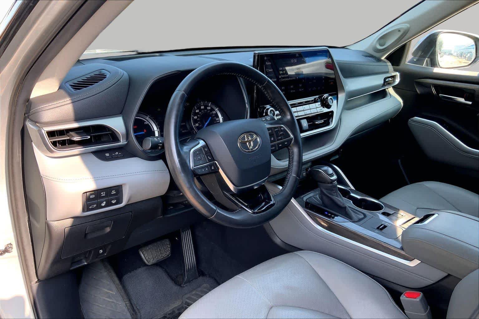 Used 2020 Toyota Highlander Platinum AWD/4WD image 45