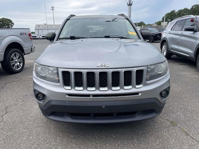 Used 2016 Jeep Compass Sport w/ Power Value Group FWD image 2