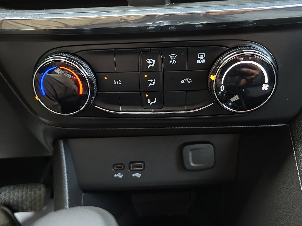 Used 2025 Buick Encore GX Preferred image 16