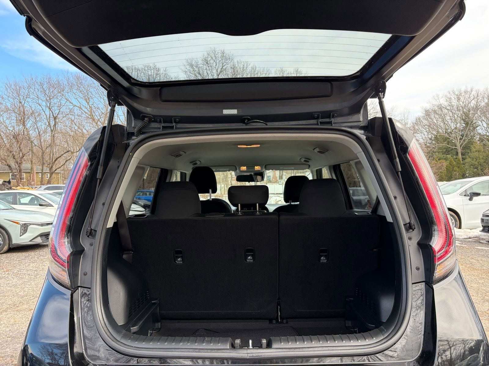 Used 2025 Kia Soul LX w/ LX Technology Package FWD image 29