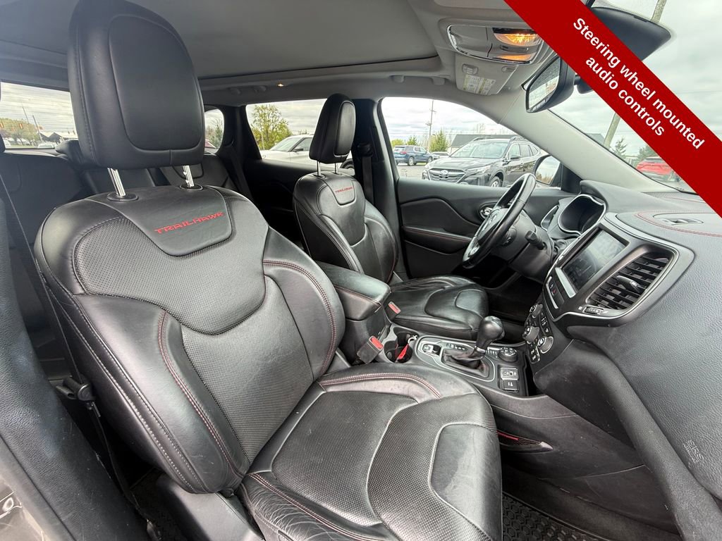 Used 2020 Jeep Cherokee Trailhawk AWD/4WD image 44