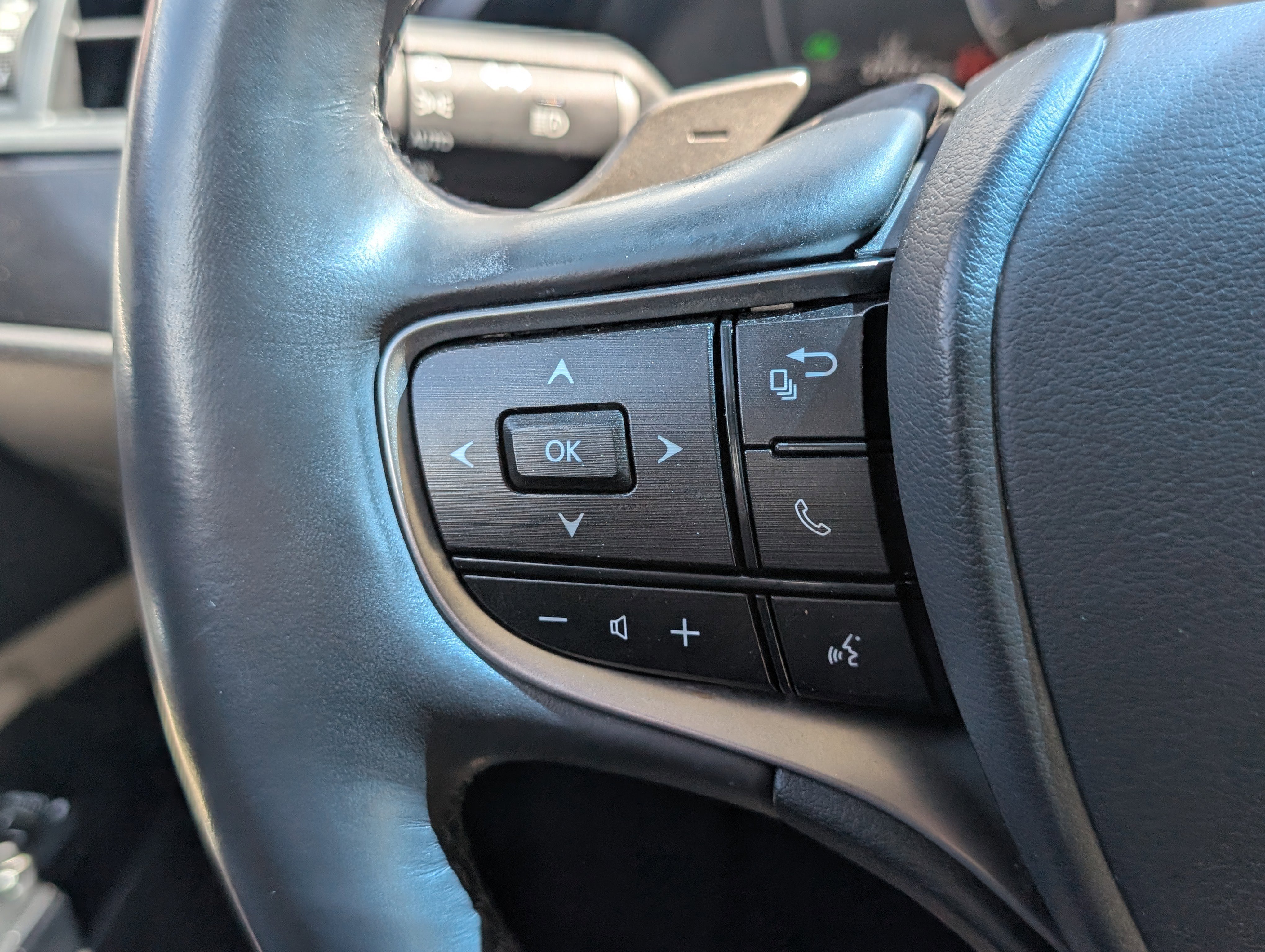 Used 2025 Lexus ES 300h w/ Premium Package image 20