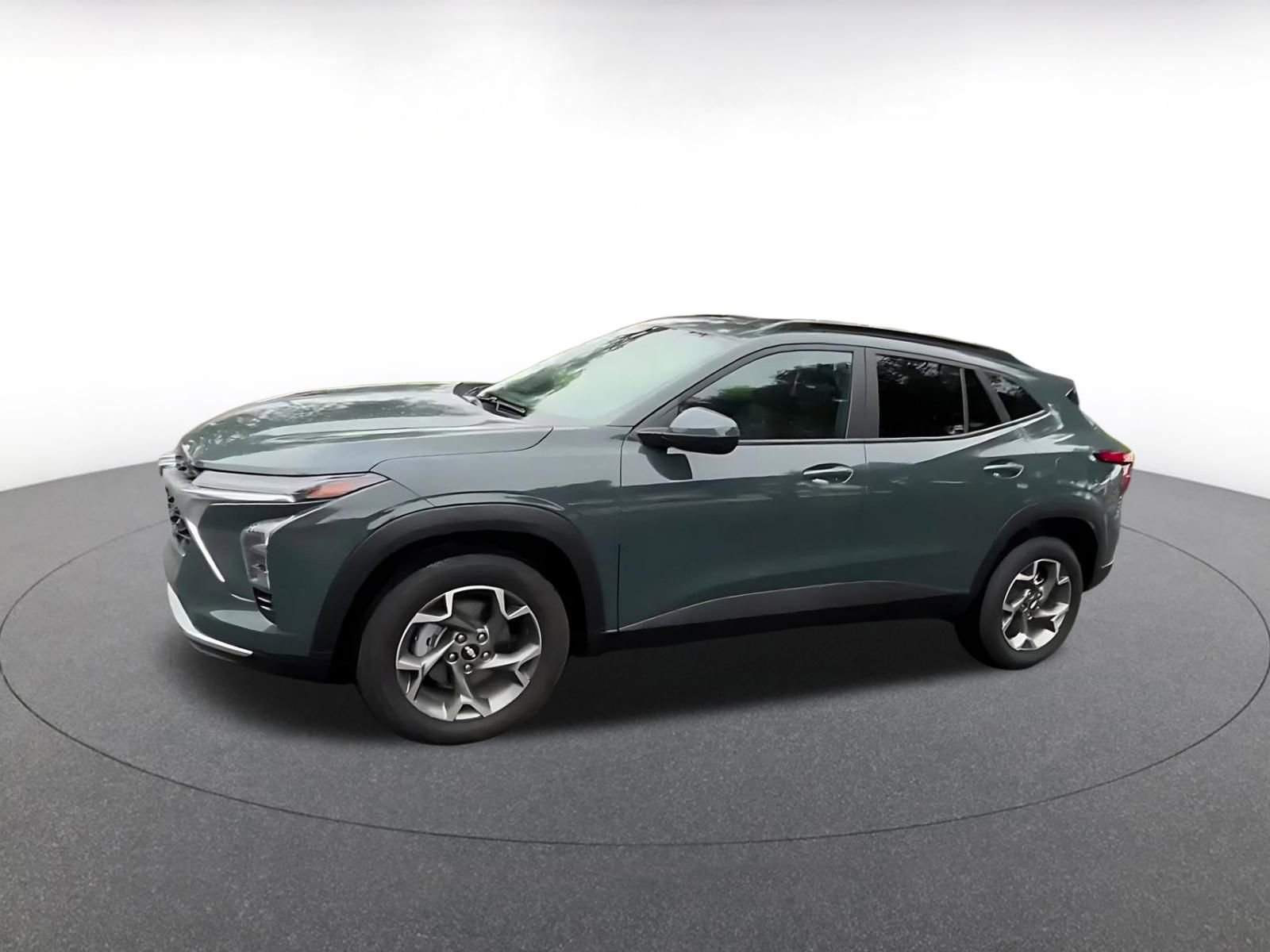 Used 2025 Chevrolet Trax LT image 7