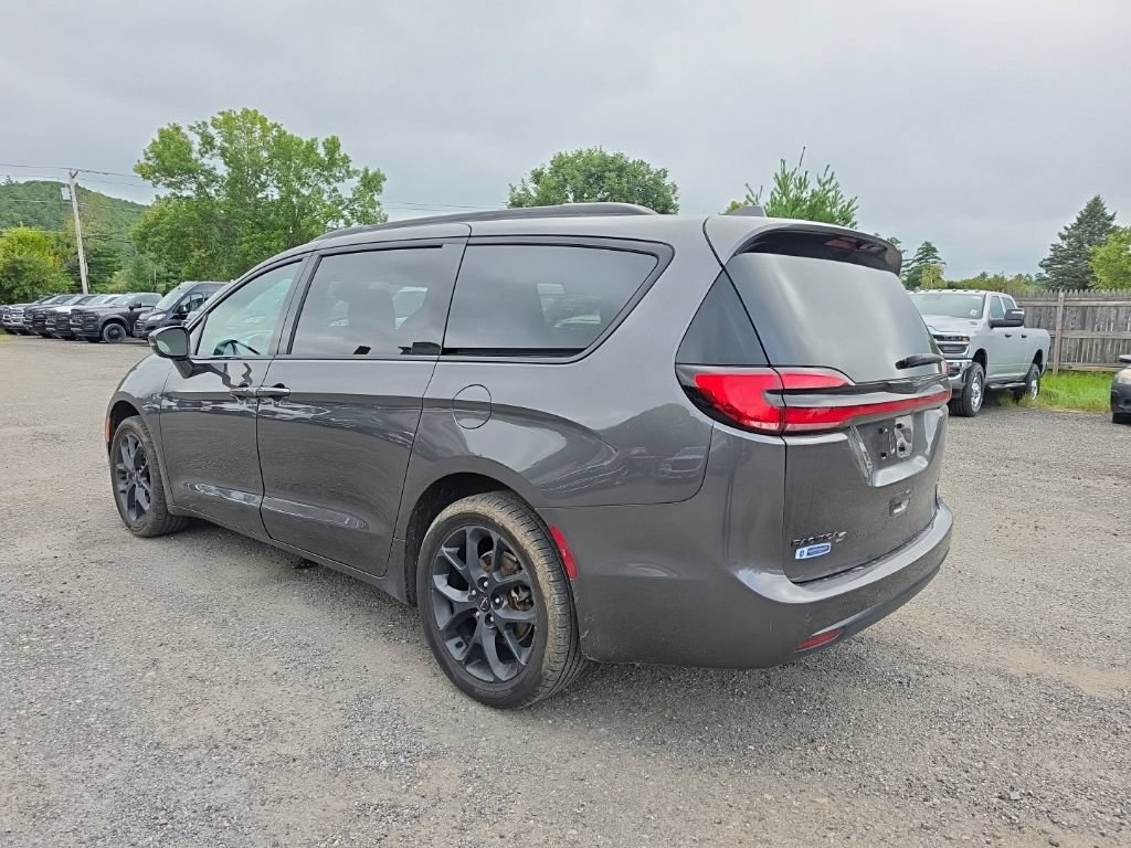 Used 2021 Chrysler Pacifica Touring w/ Cold Weather Group AWD/4WD image 7