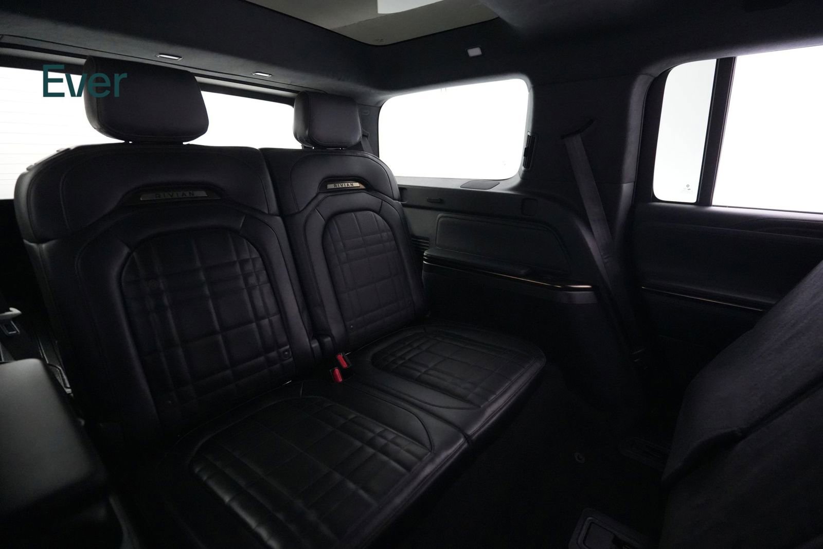 Used 2025 Rivian R1S Premium AWD/4WD image 26