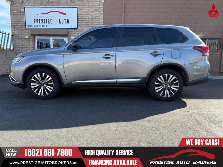 Used 2020 Mitsubishi Outlander LE AWD/4WD image 2