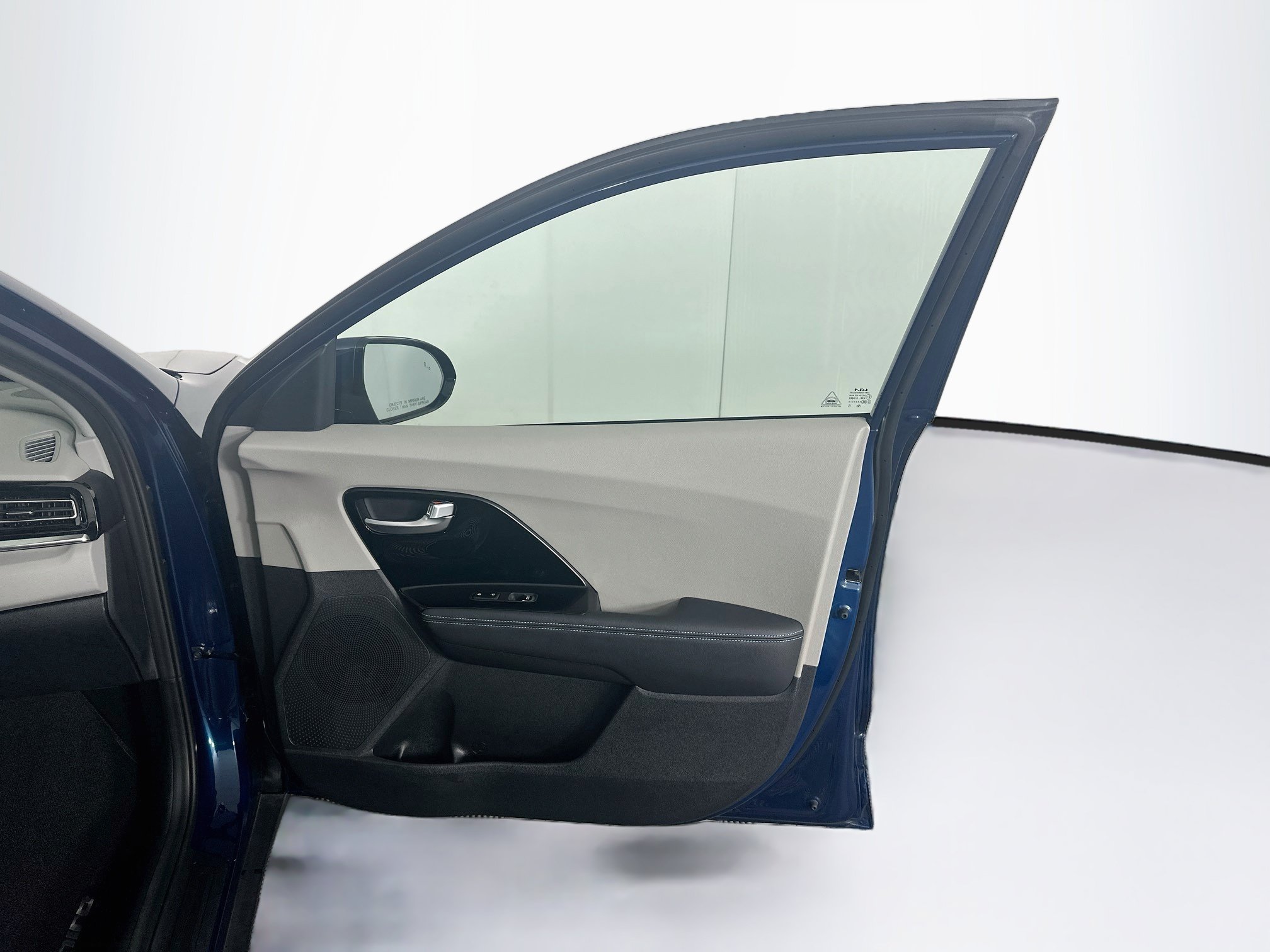 Used 2022 Kia Niro EX FWD image 32