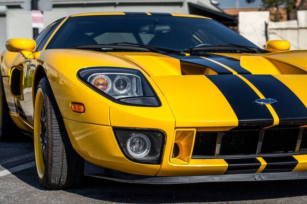 Used 2006 Ford GT RWD image 90