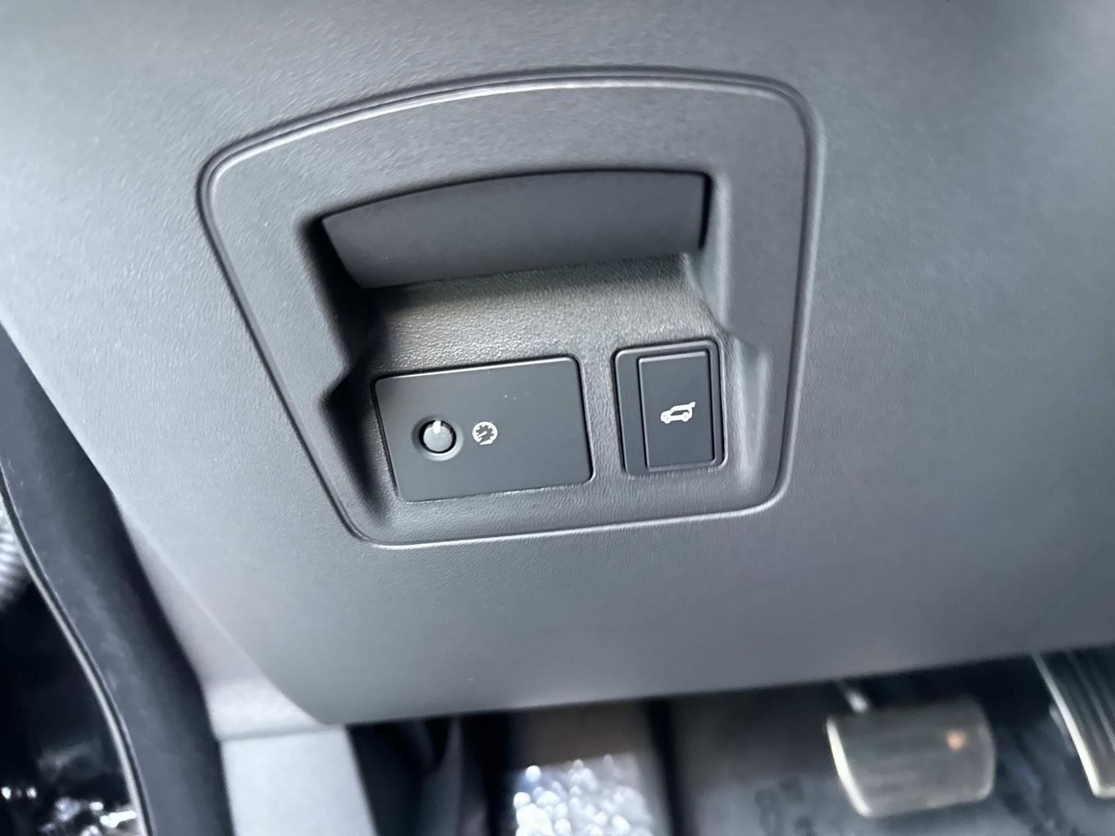 New 2026 Land Rover Range Rover Velar Dynamic SE image 33