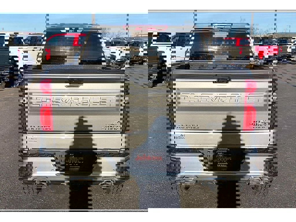 Used 2025 Chevrolet Silverado 1500 High Country w/ Technology Package image 4