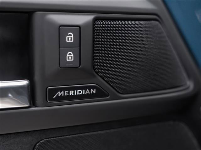 Used 2025 Land Rover Defender 110 S image 26