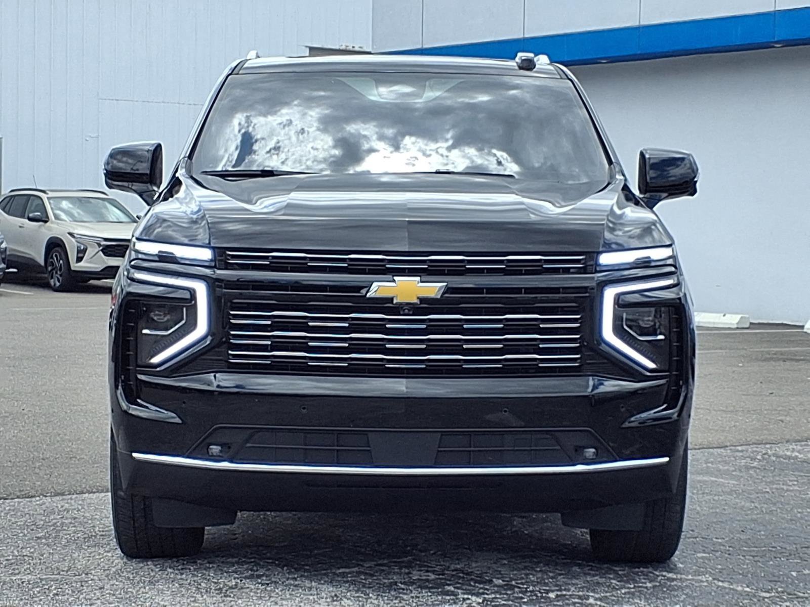 Used 2025 Chevrolet Tahoe High Country AWD/4WD image 2