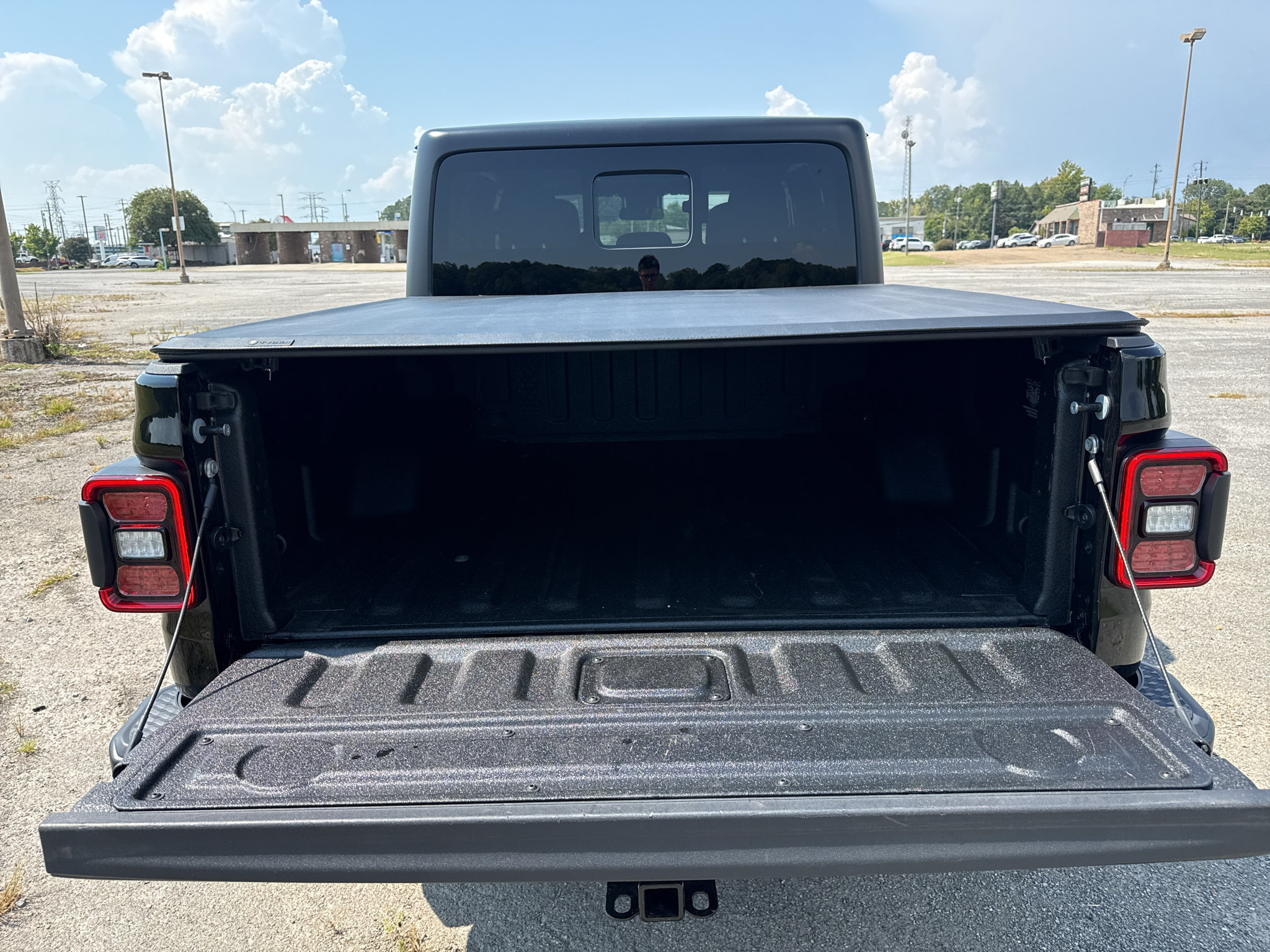Used 2025 Jeep Gladiator Mojave AWD/4WD image 11