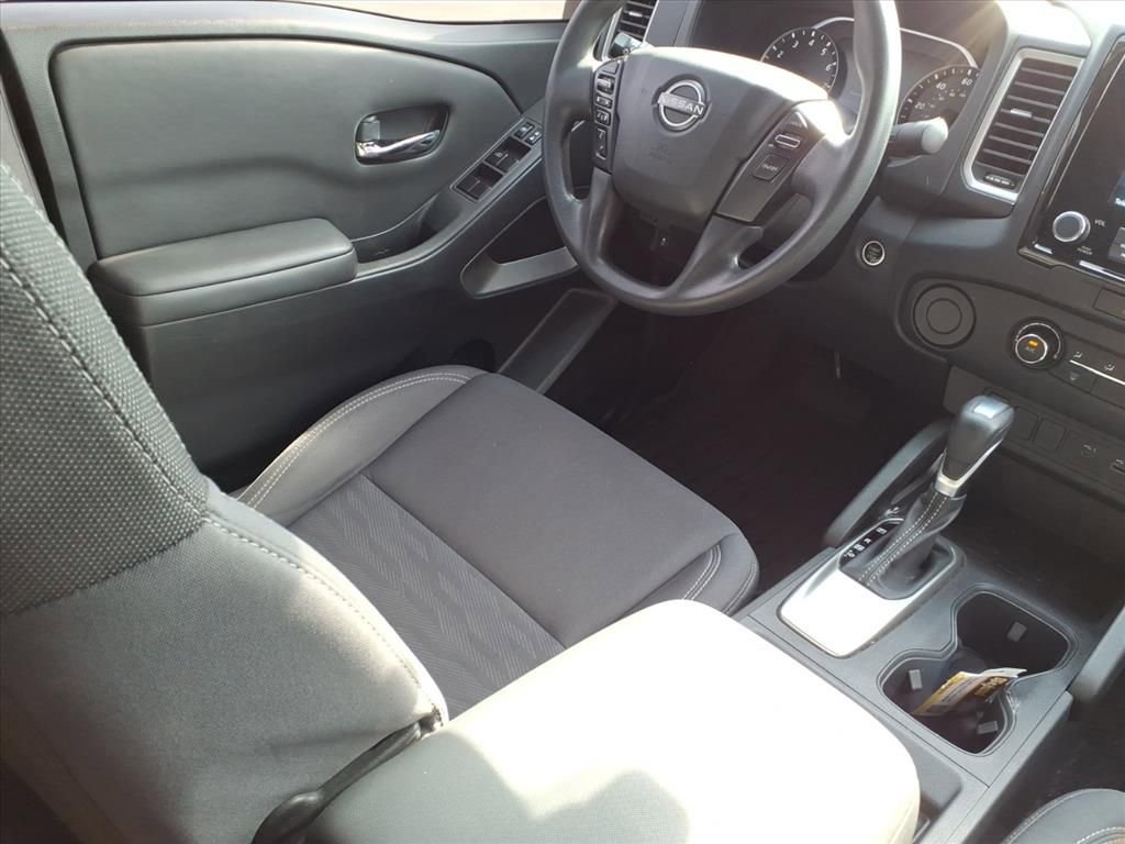 Used 2023 Nissan Frontier SV w/ Tow Package image 9