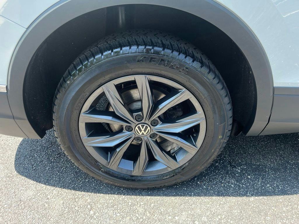 Certified 2024 Volkswagen Tiguan SE AWD/4WD image 32