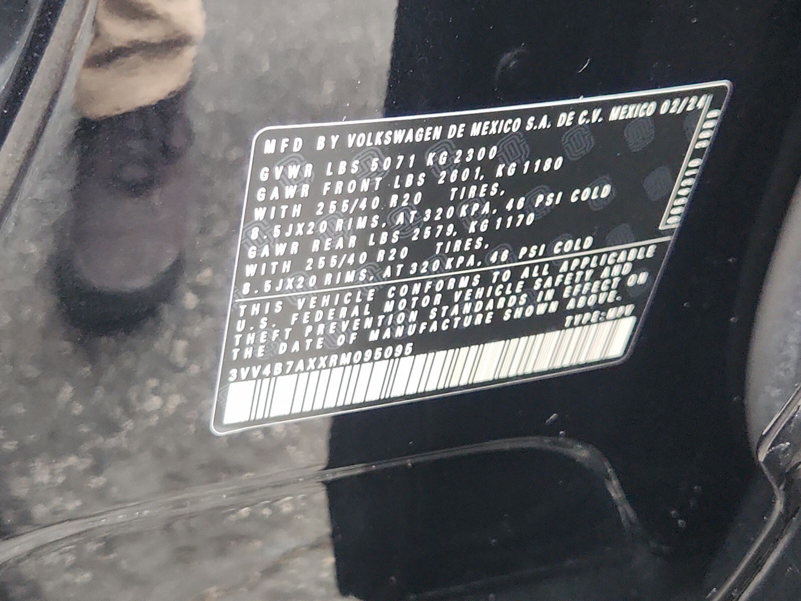 Used 2024 Volkswagen Tiguan SEL R-Line image 31