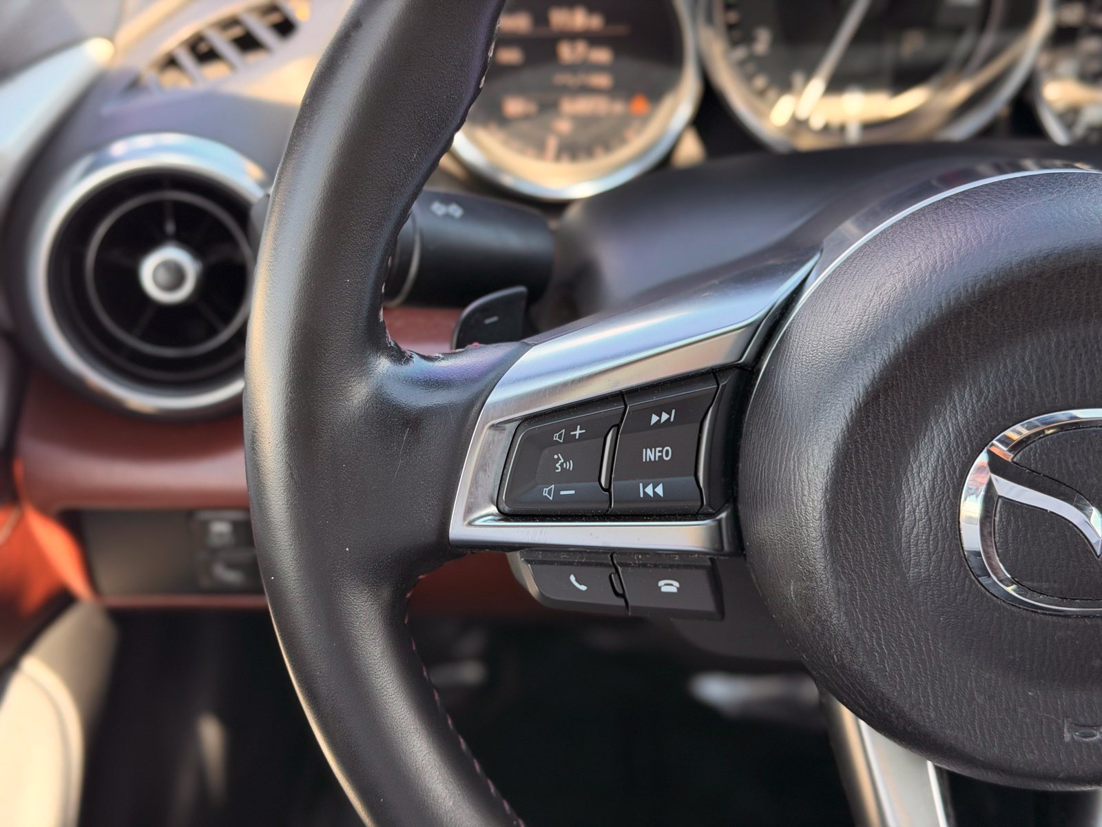 Used 2018 MAZDA MX-5 Miata RF Grand Touring RWD image 37
