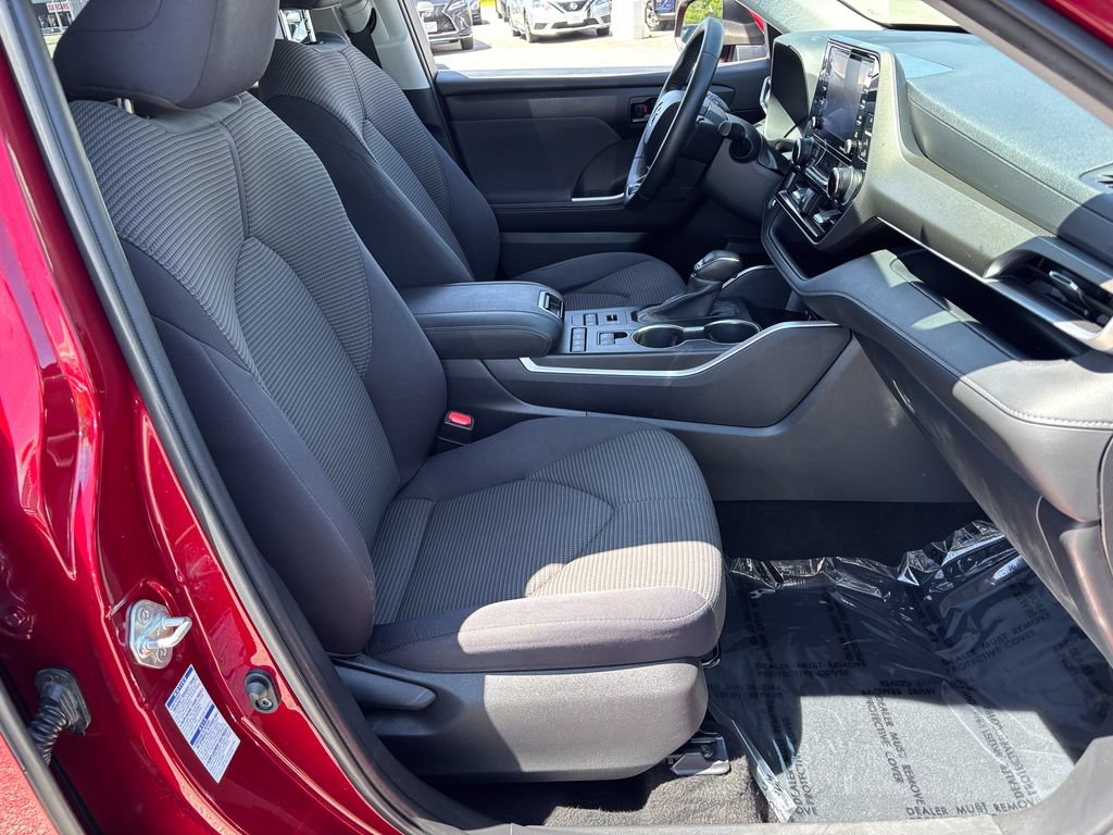 Used 2020 Toyota Highlander LE AWD/4WD image 37