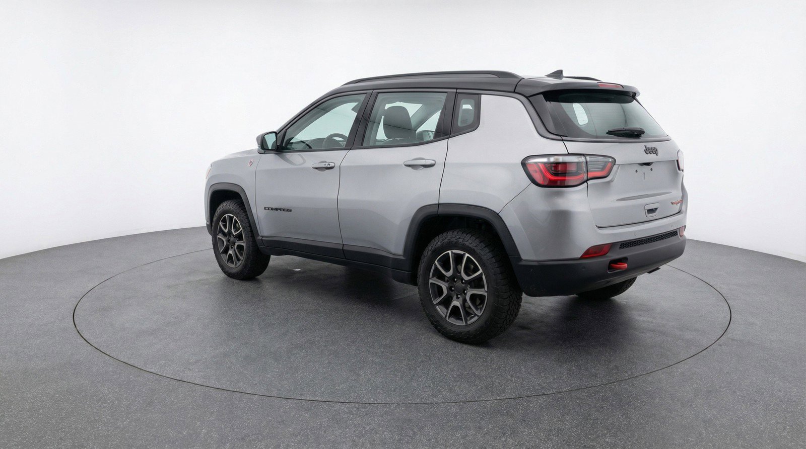 Used 2025 Jeep Compass Trailhawk image 6